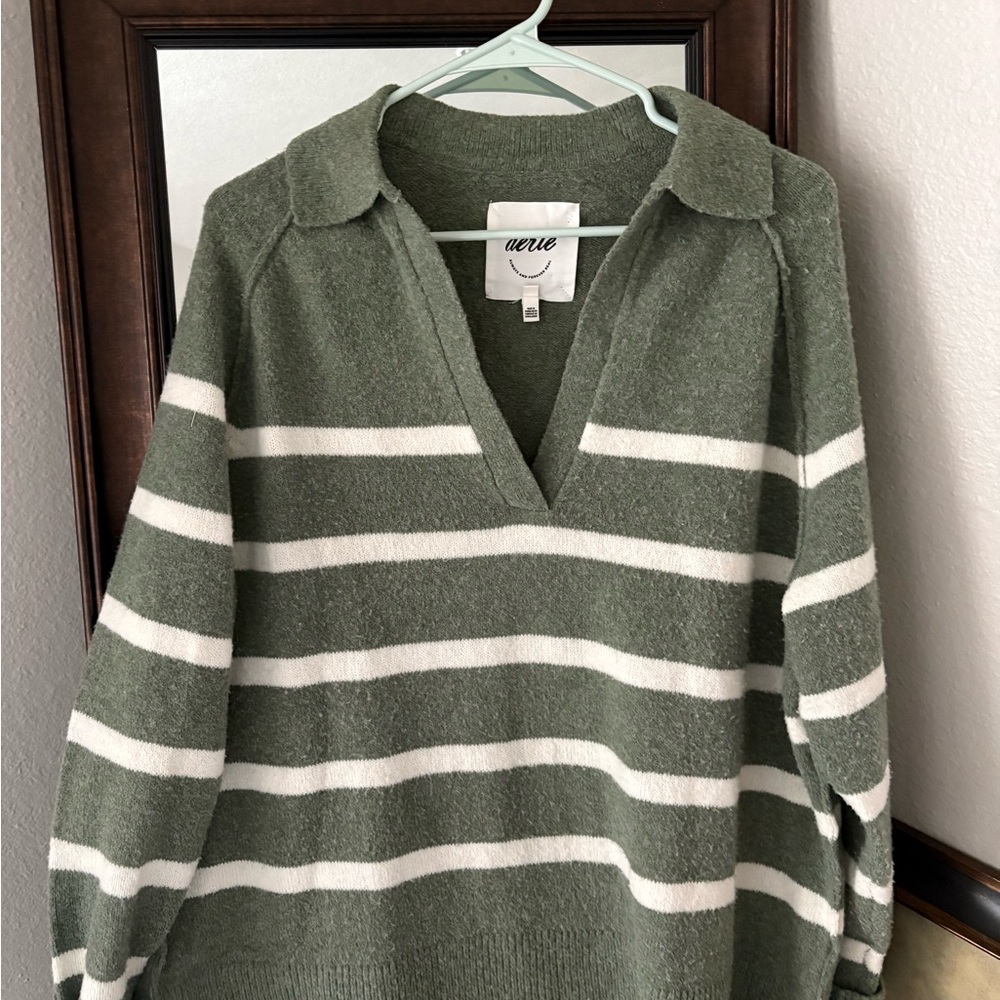Aerie Olive and Cream V-Neck Sweater